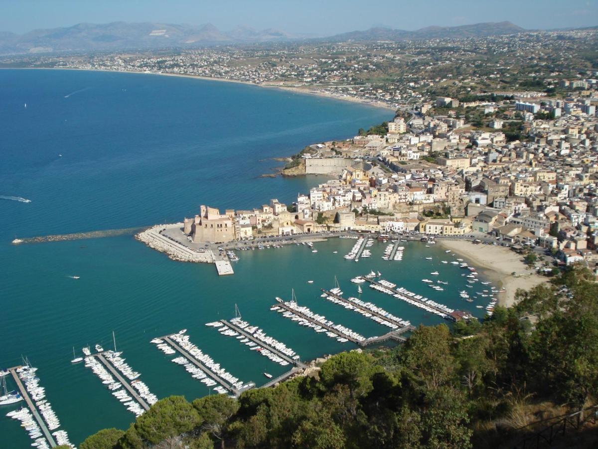 Hotel Al Madarig Castellammare del Golfo Exterior photo